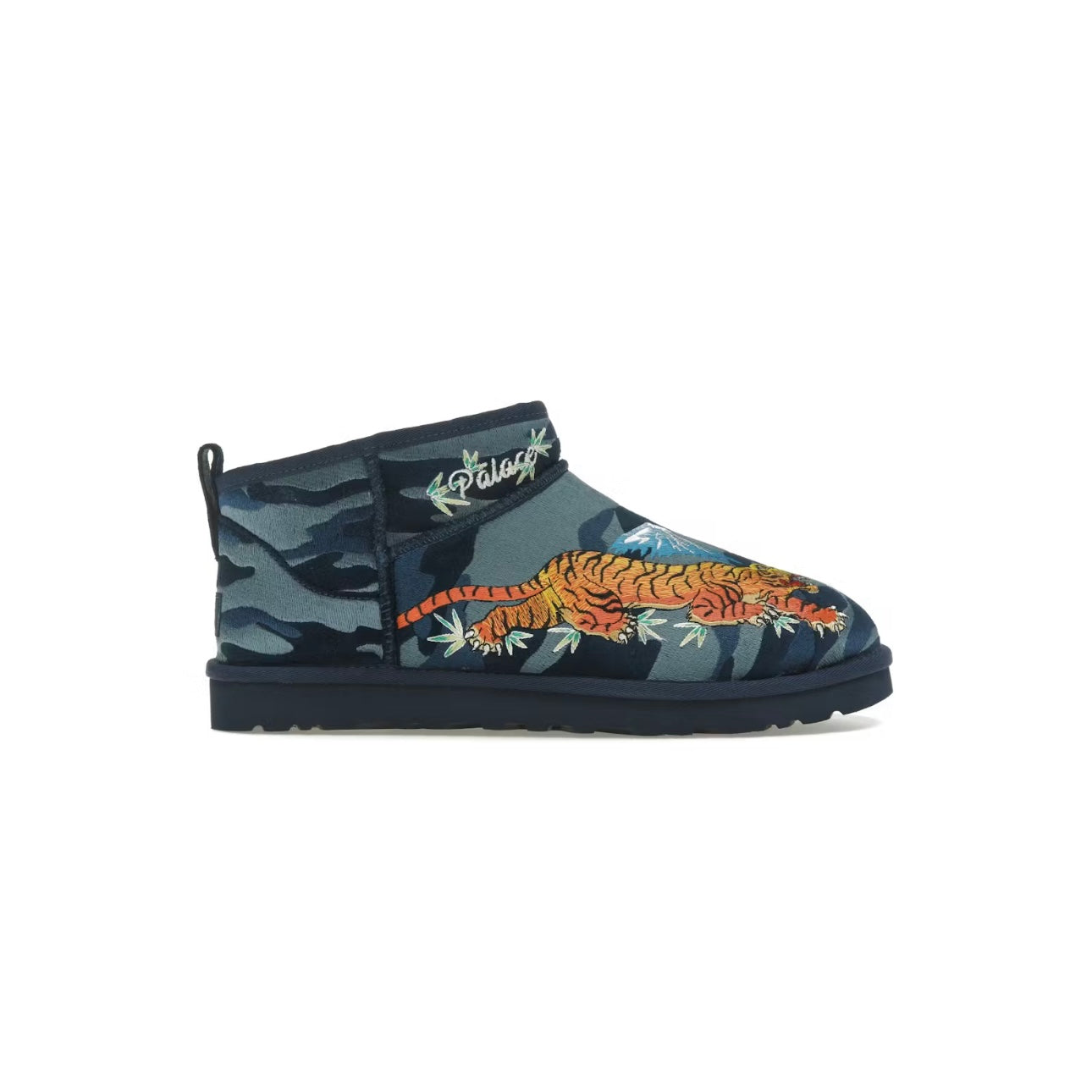 Chaussons Classic Ultra Mini Boot coloris Bleu Marine Camouflage
